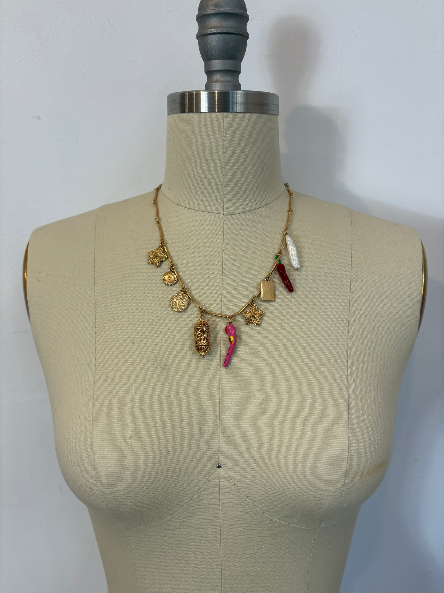 ZARA. Collar dorado colgantes