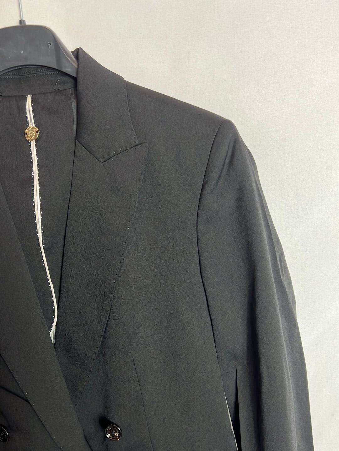 MASSIMO DUTTI. Blazer negra doble botonadura. T 40