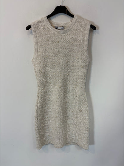 ZARA. Total look tweed perlas