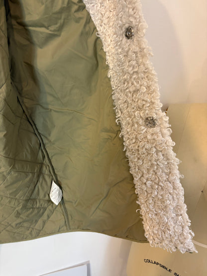 SCALPERS. Chaleco verde acolchado borrego