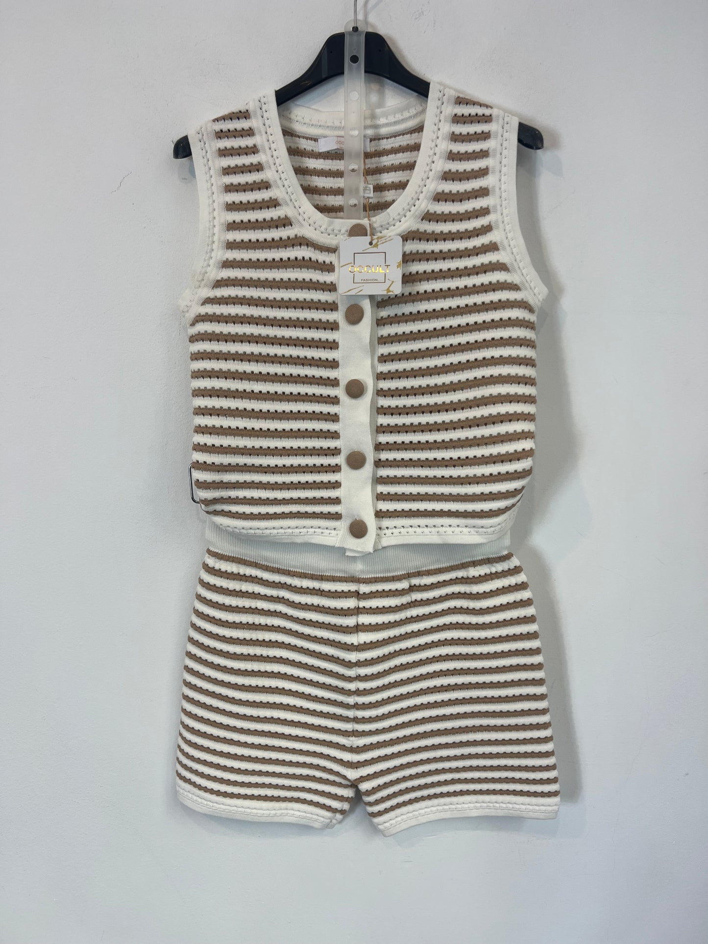 OTRAS. Conjunto  beige y blanco perforado. T S