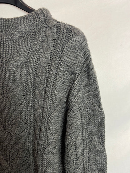 MANGO. Jersey gris ochos. T S