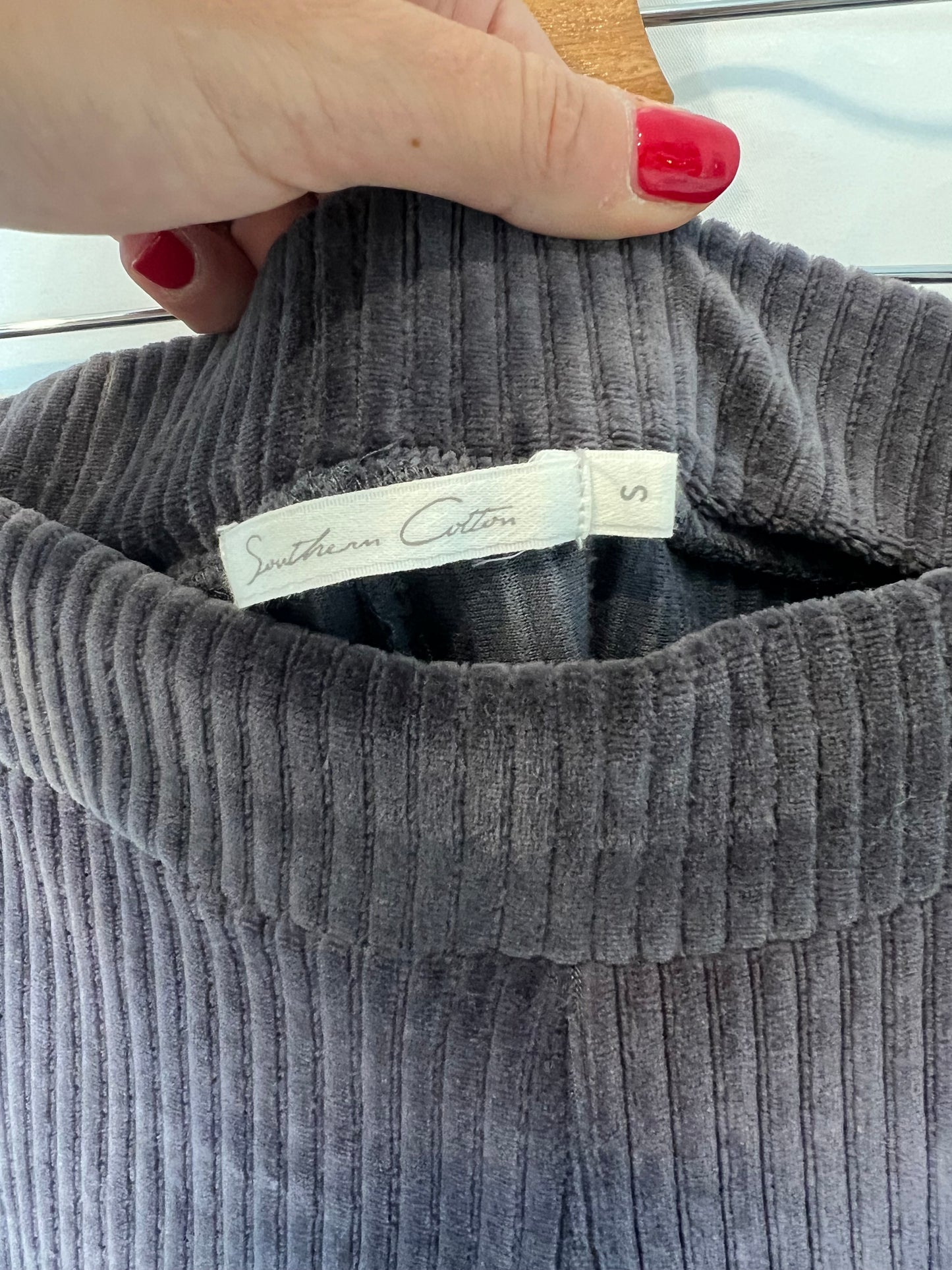 SOUTHERN COTTON. Wide-legged textured trousers