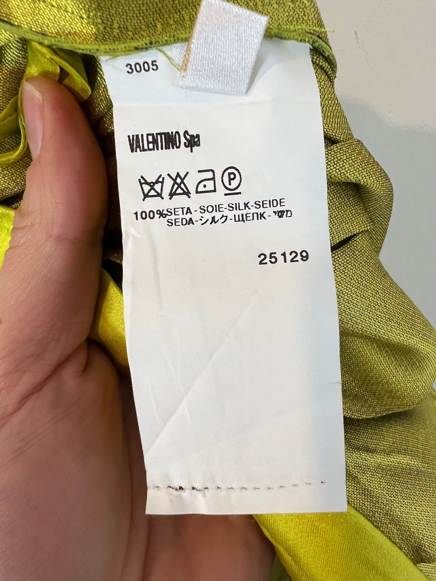 VALENTINO. Falda seda verde tablas. T 8 (38)