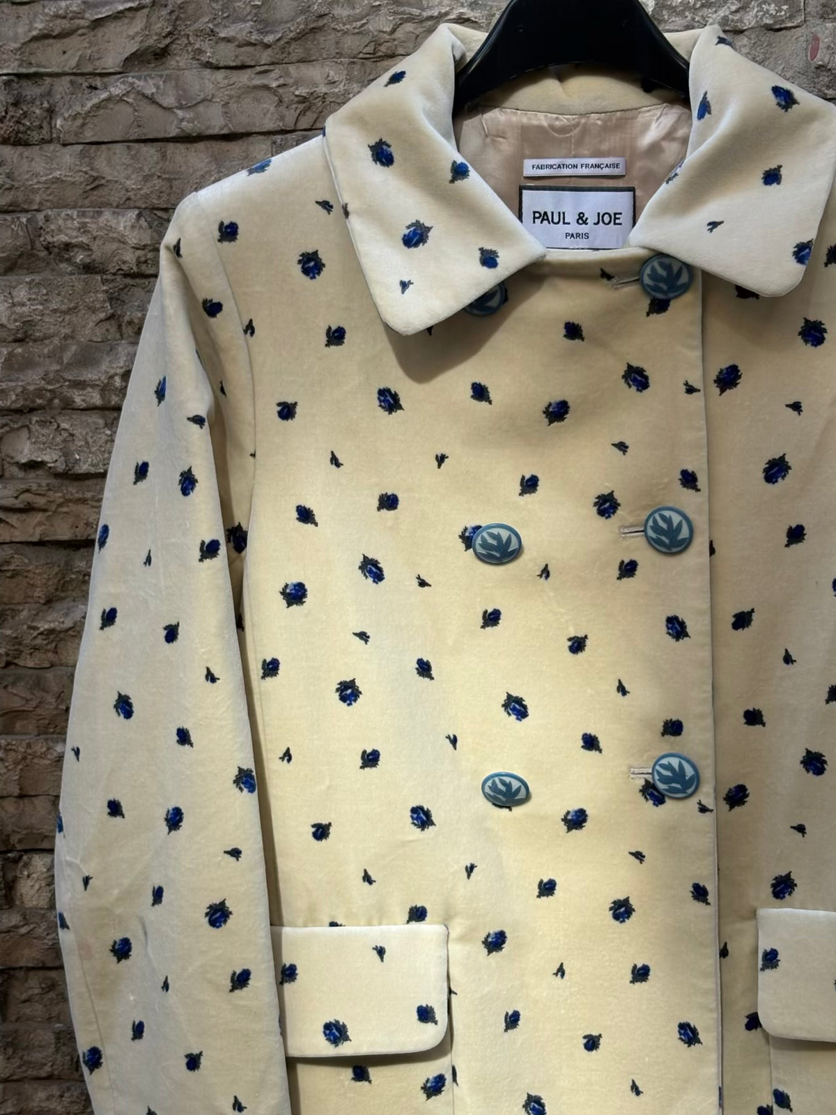 PAUL&JOE. Chaqueta textura beige estampado