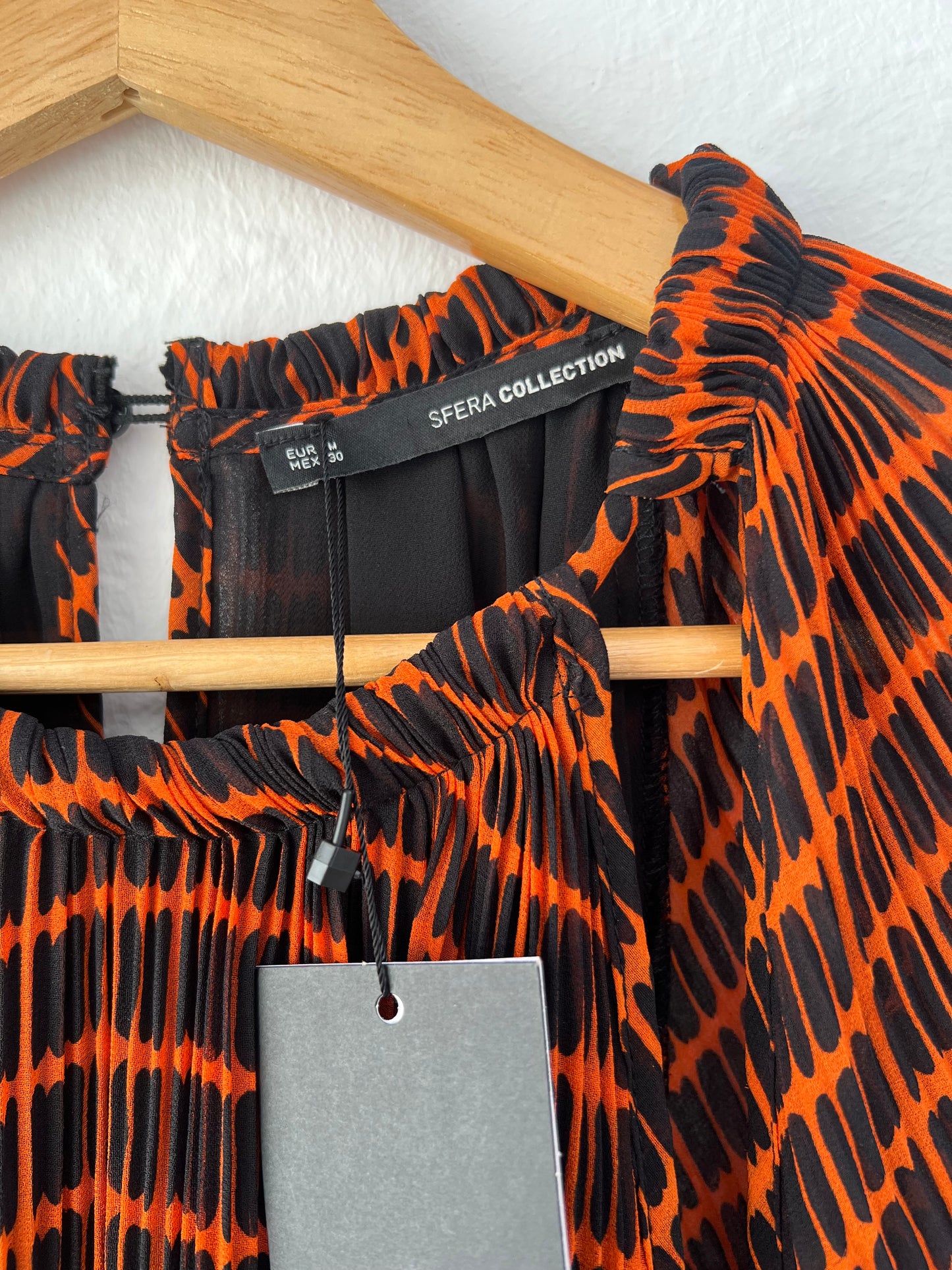 SFERA. Black and orange pleated dress TM