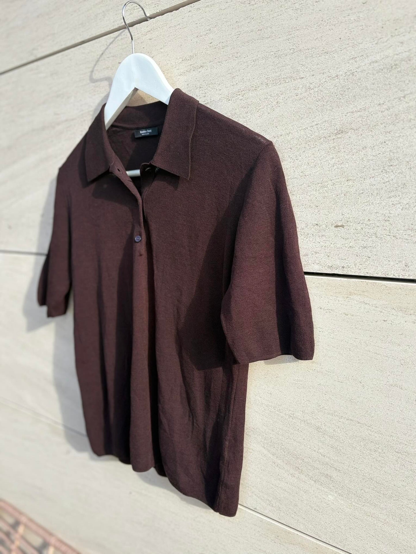 MASSIMO DUTTI. Top punto fluido marrón chocolate