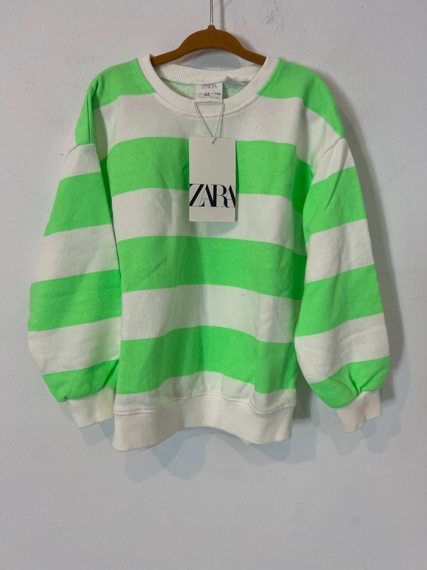 ZARA. Sudadera rayas verde y blanca T.4-5 años