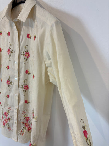 SÉZANE x ANDION. Camisa beige punto de cruz