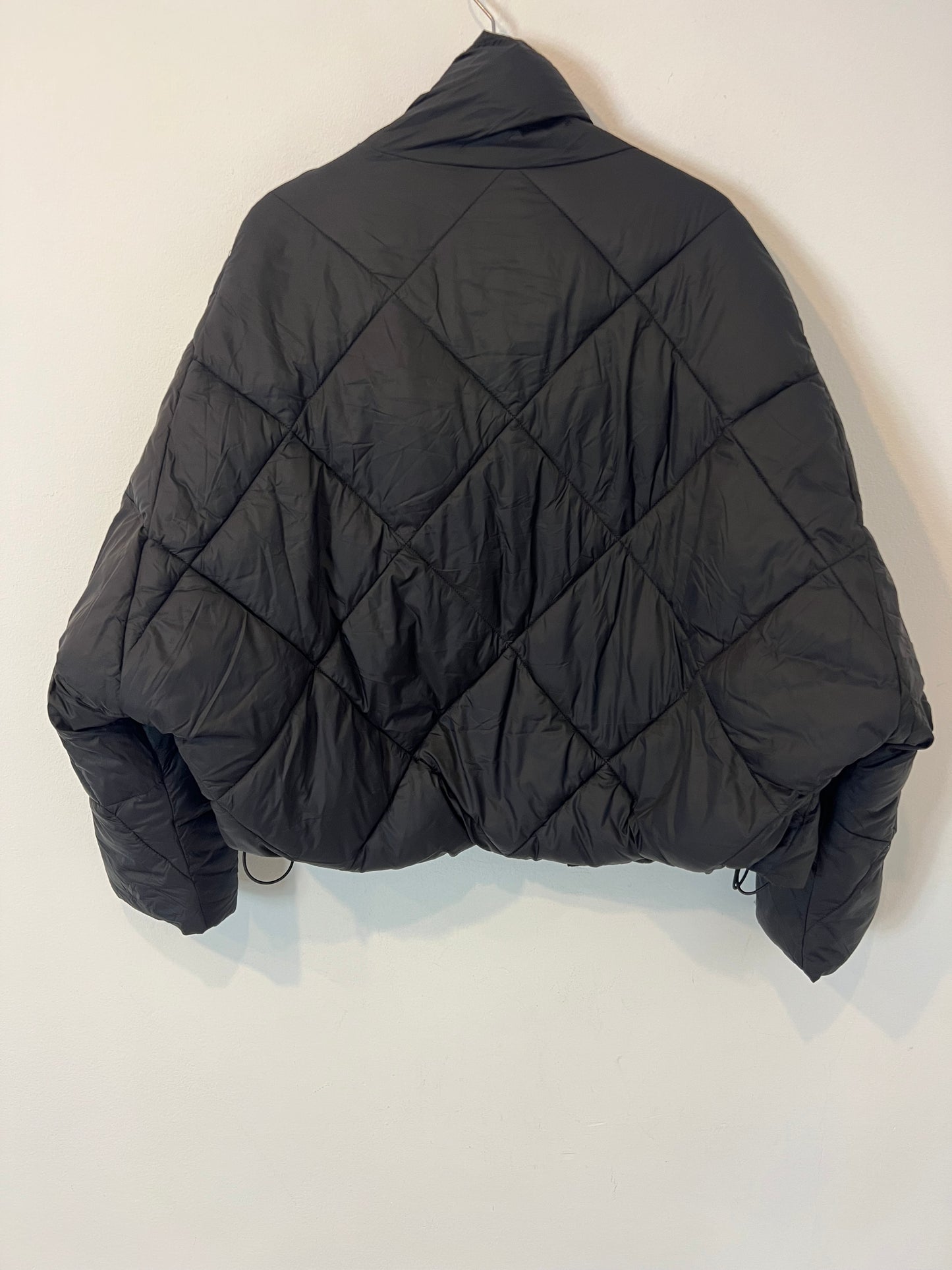 ZARA. plumas negro guateado T.m