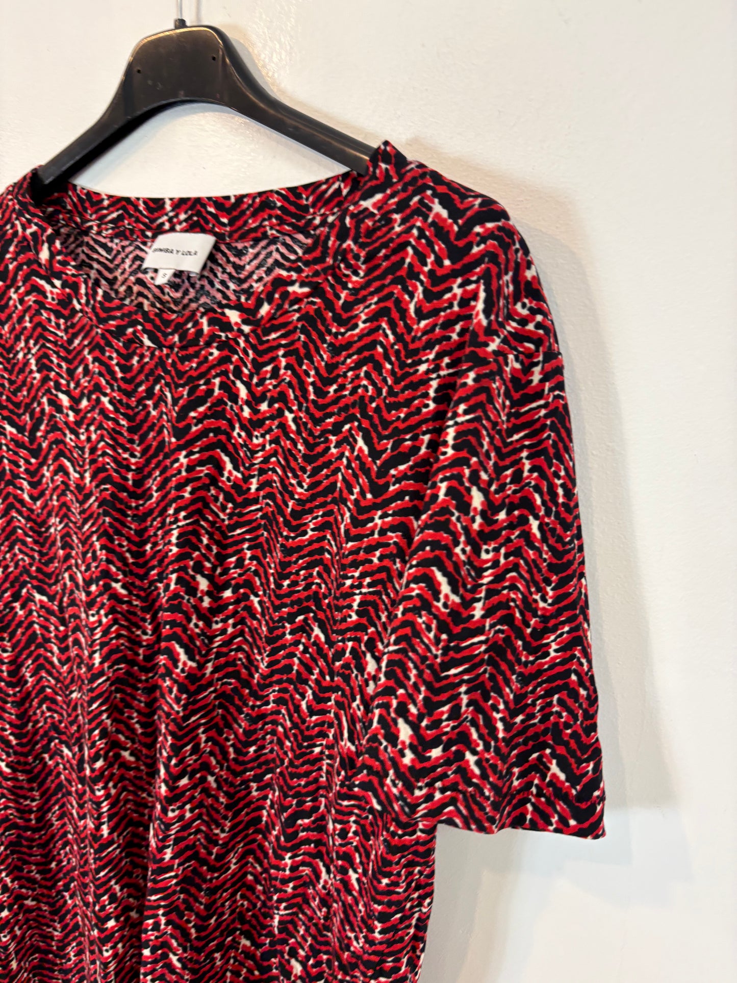 BIMBA Y LOLA. Printed Ts top