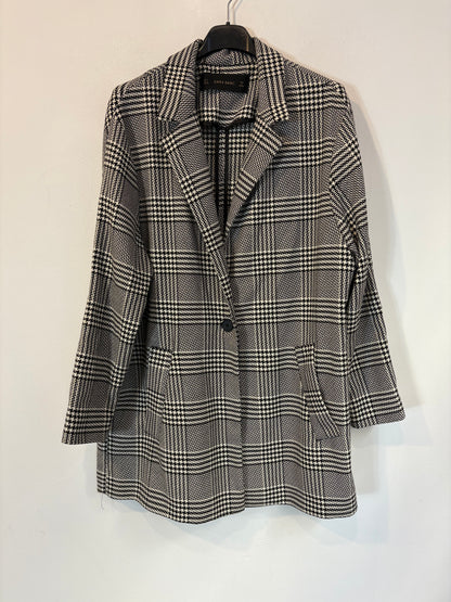 ZARA. Chaqueta larga pata de gallo