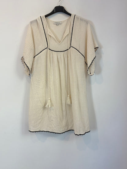 CORTEFEL. Vestido beige textura bordados. T S