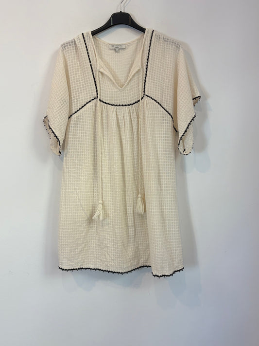 CORTEFEL. Vestido beige textura bordados. T S