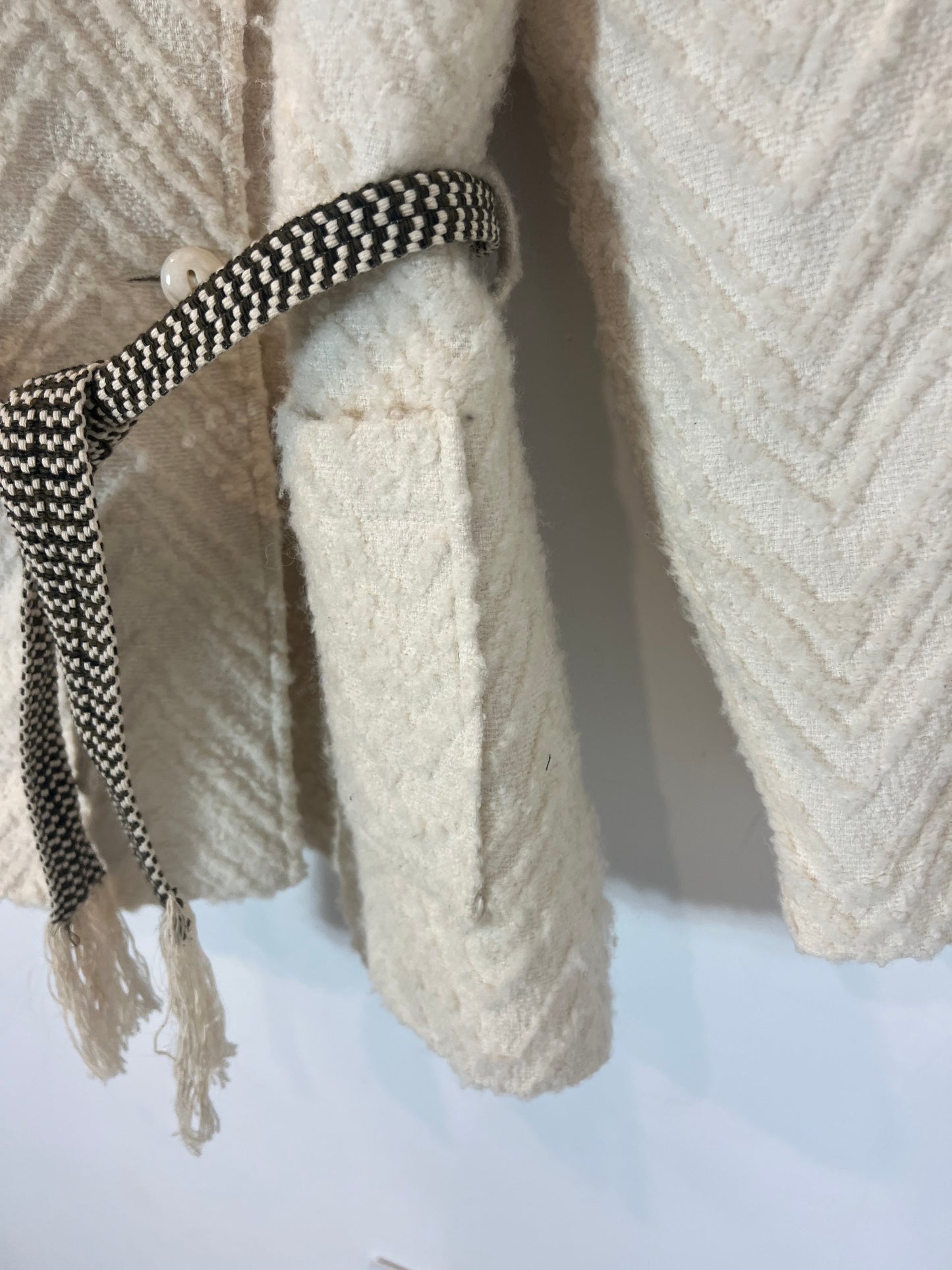 LA PETITE FRANÇAISE. Abrigo beige textura T.36