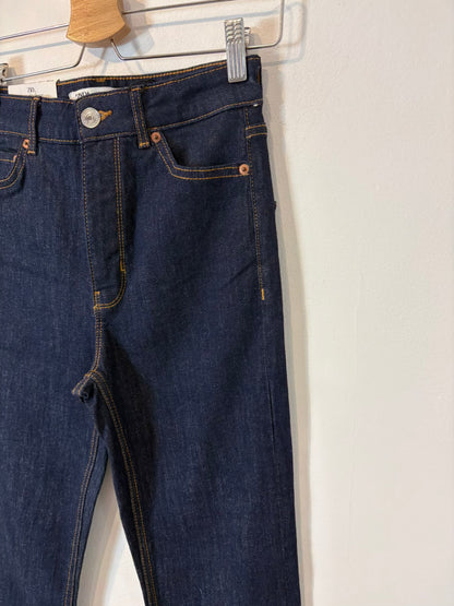 ZARA. Denim flare azul oscuro