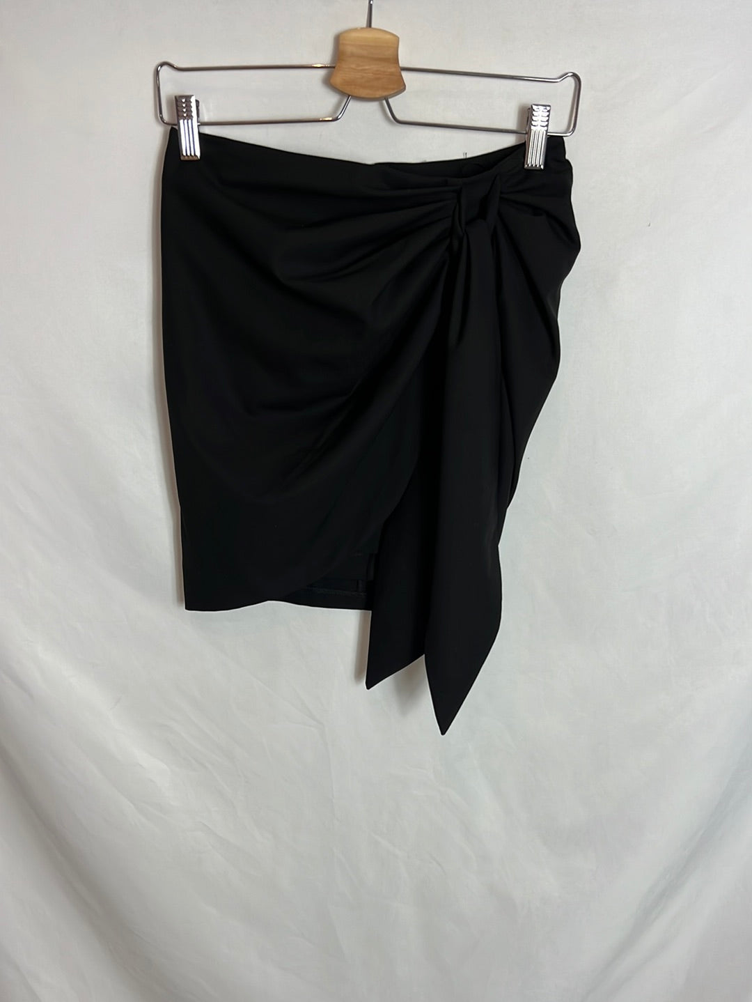 ZARA. Falda negra fruncida T.s