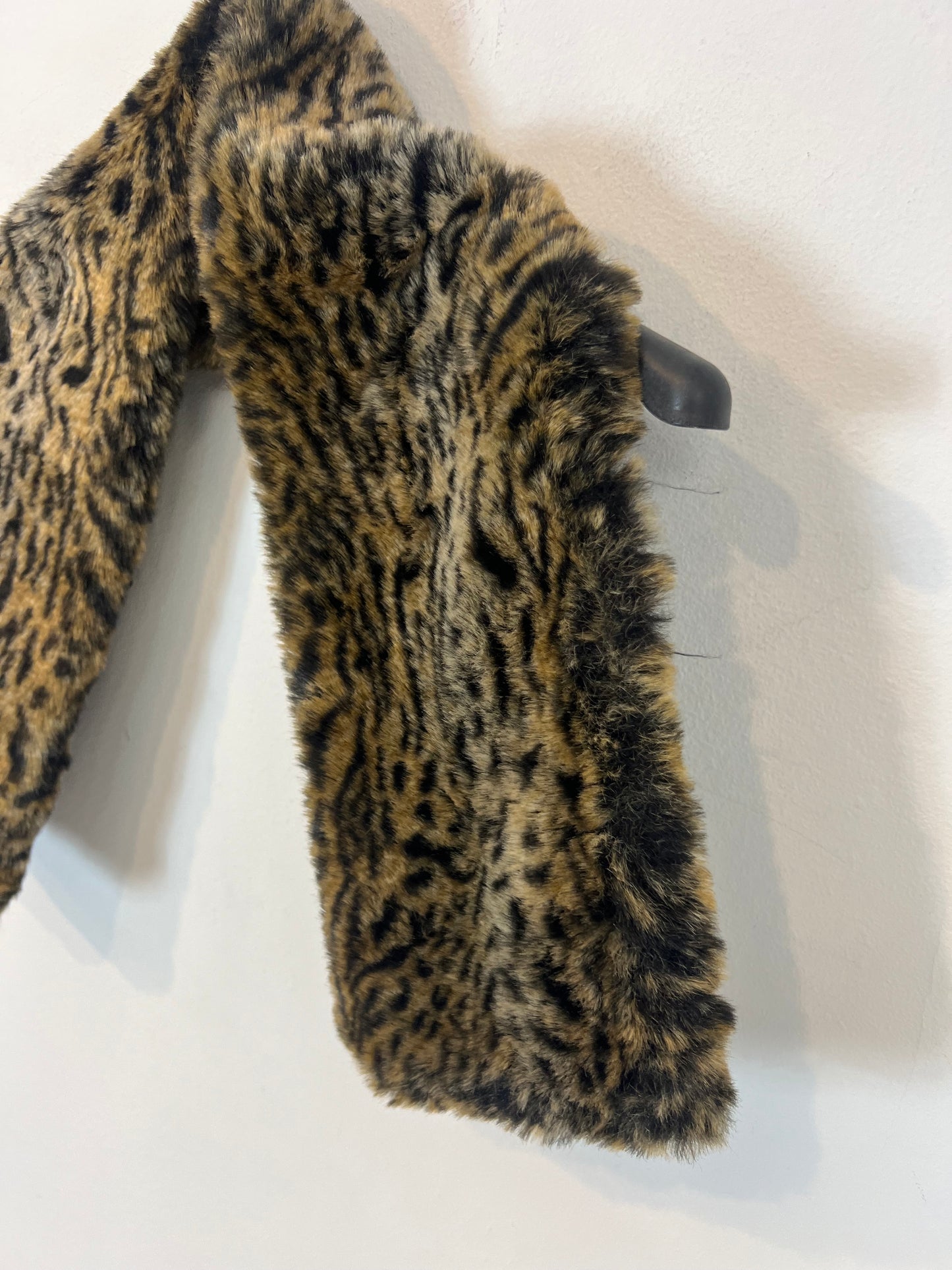 ZARA. Cuello pelo animal print