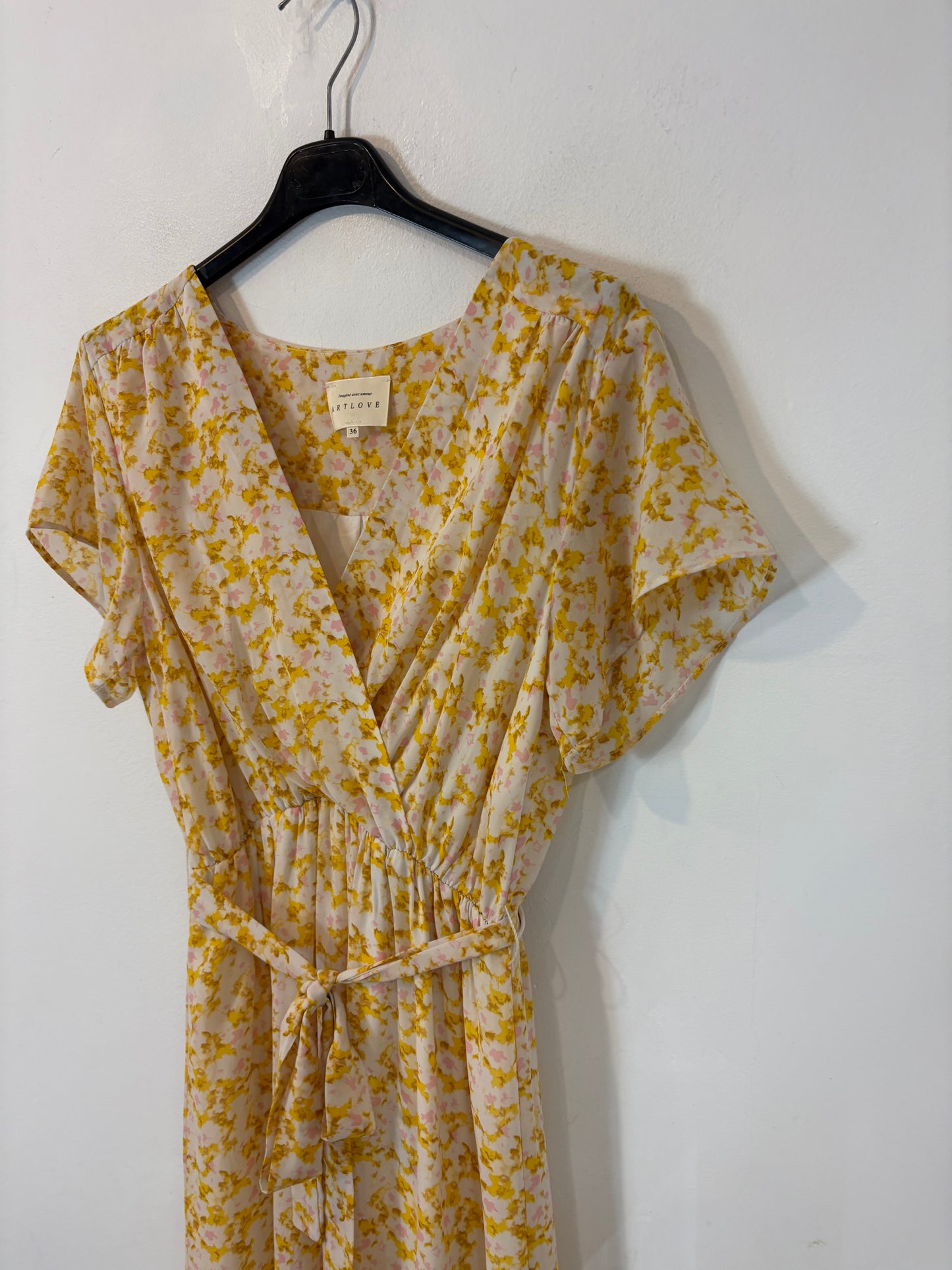 ARTLOVE. Vestido fluido amarillo romántico