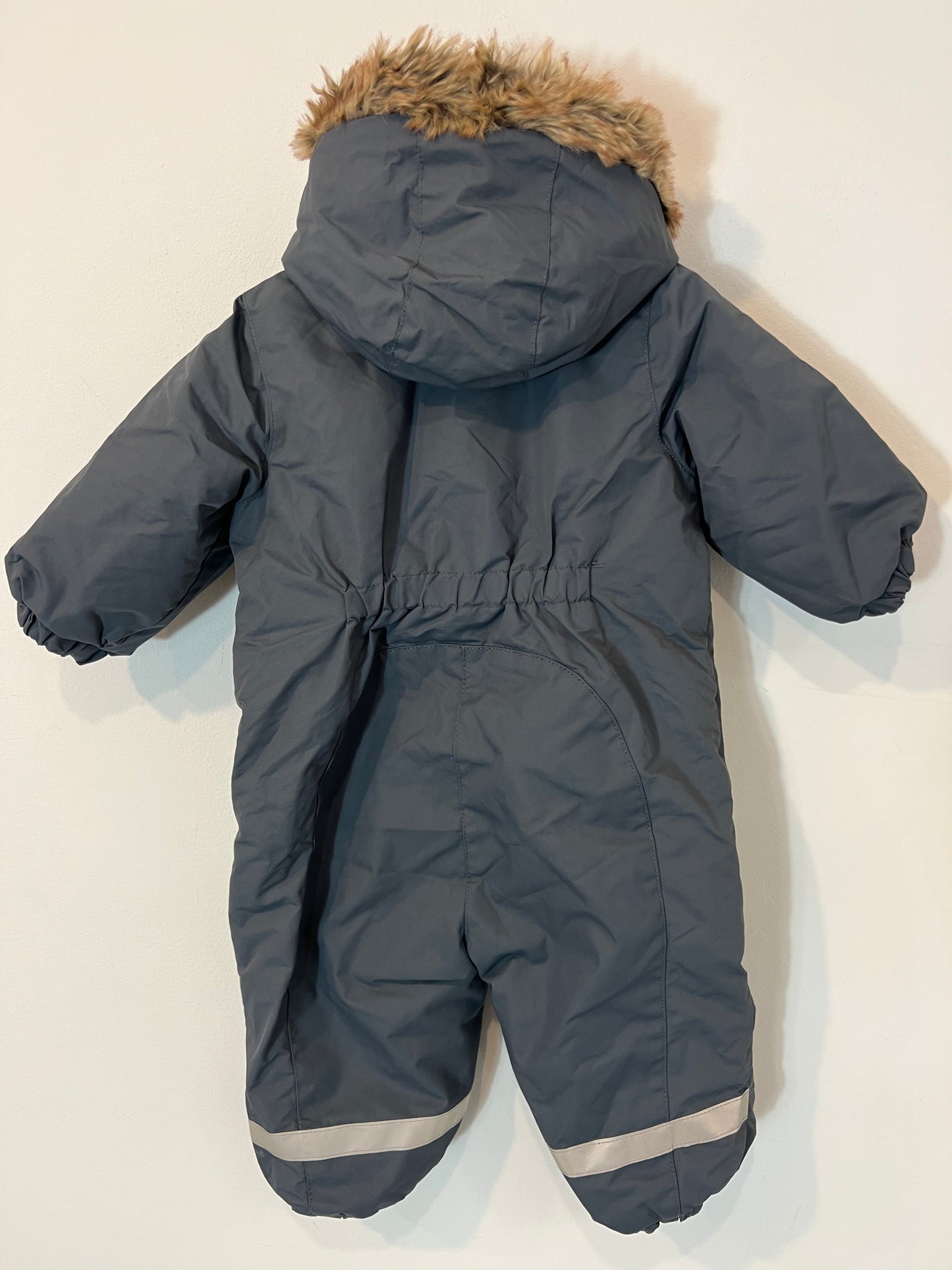 H&M. Mono nieve gris. T 6-9 meses