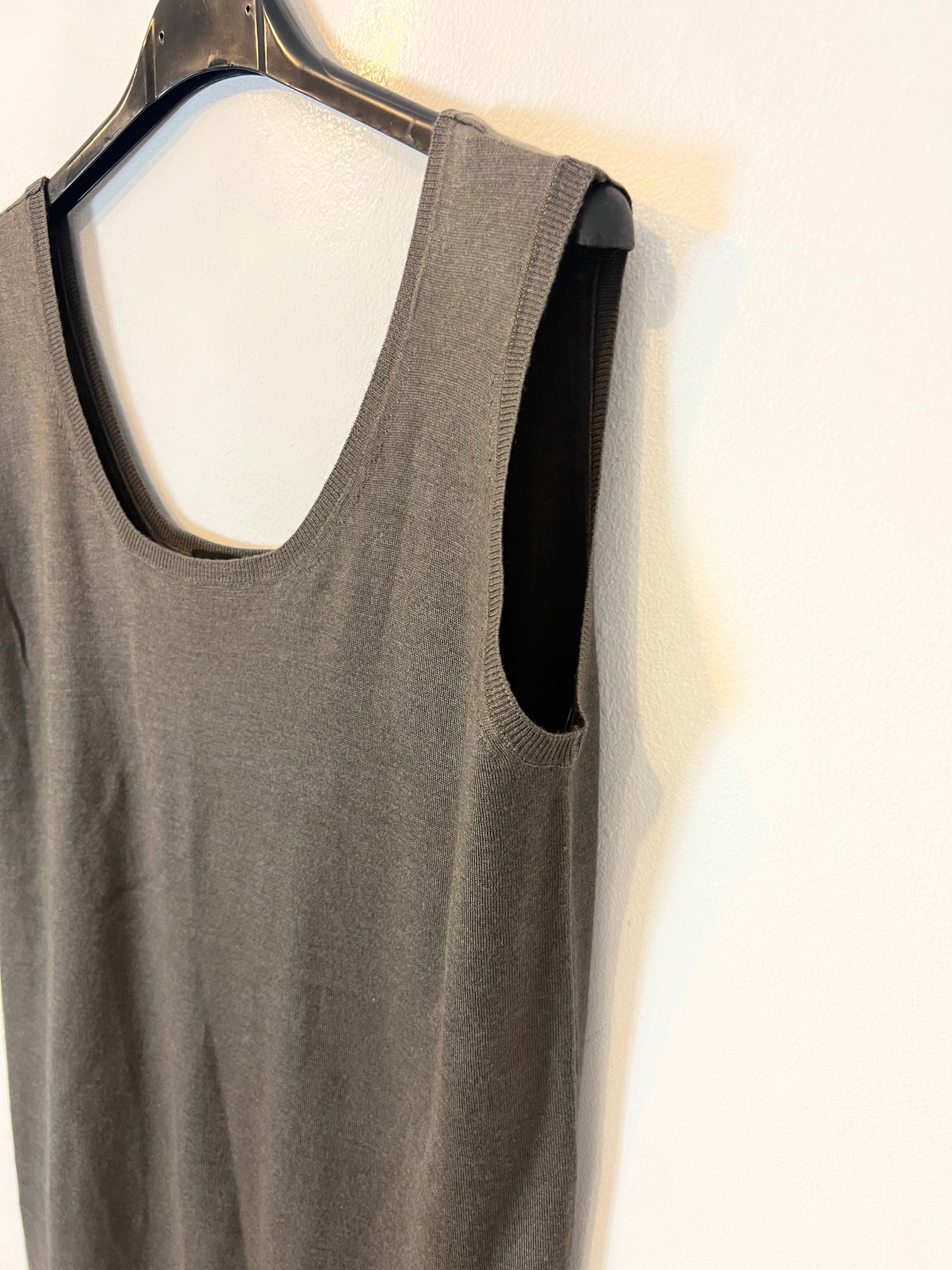 CRUCIANI. Top seda y cashmere verde caza. T 44(M)