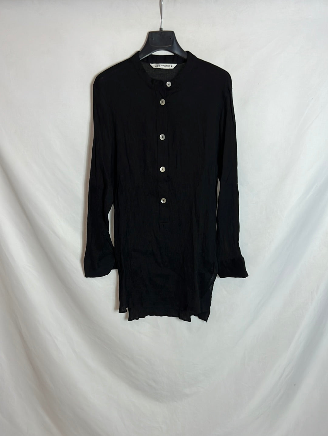 ZARA. Camisa negra tejido plisado  T.XS