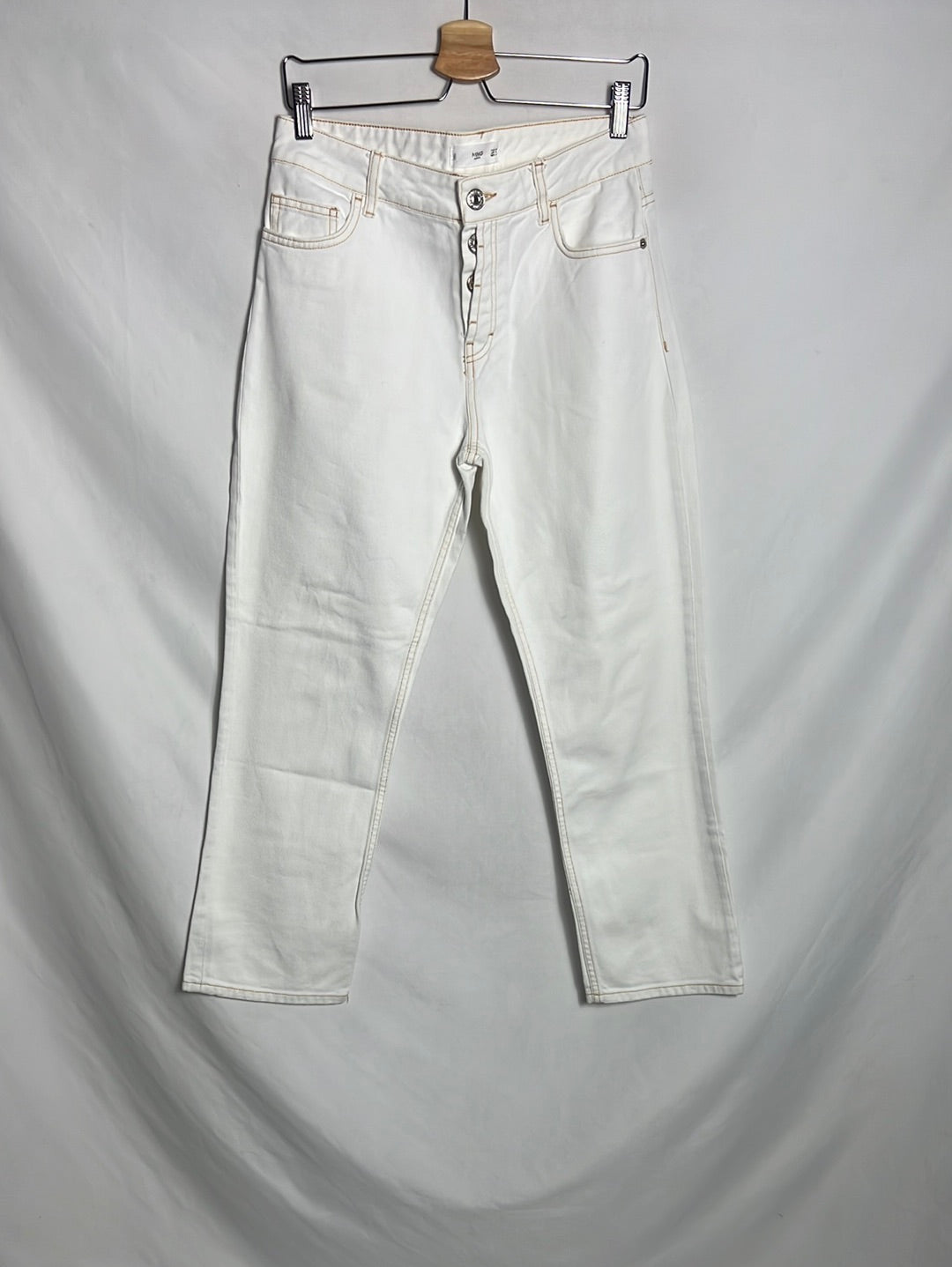 MANGO. Denim rectos blanco costuras. T 38