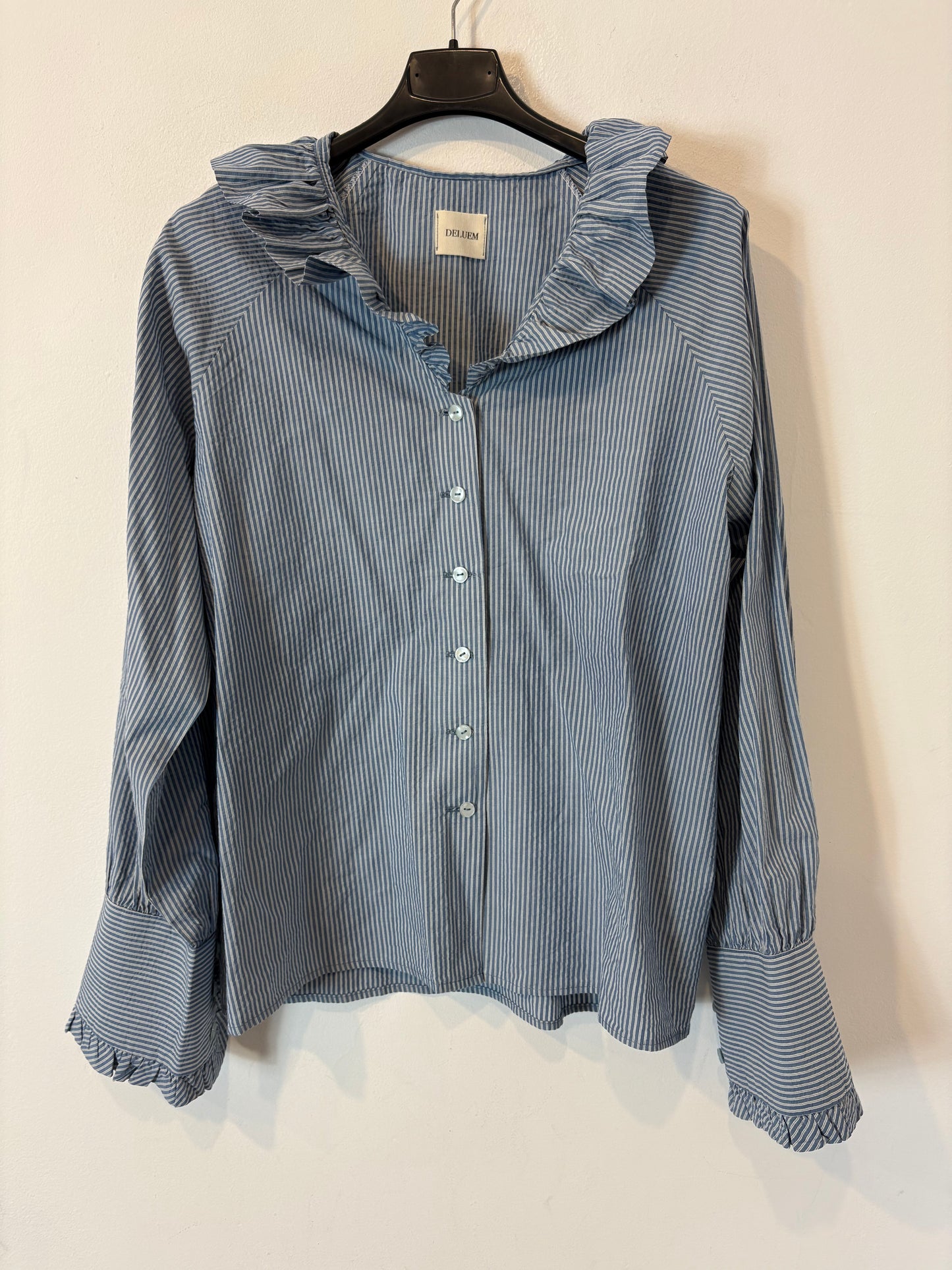DELUEM. Striped blouse with ruffled collar. TS/M