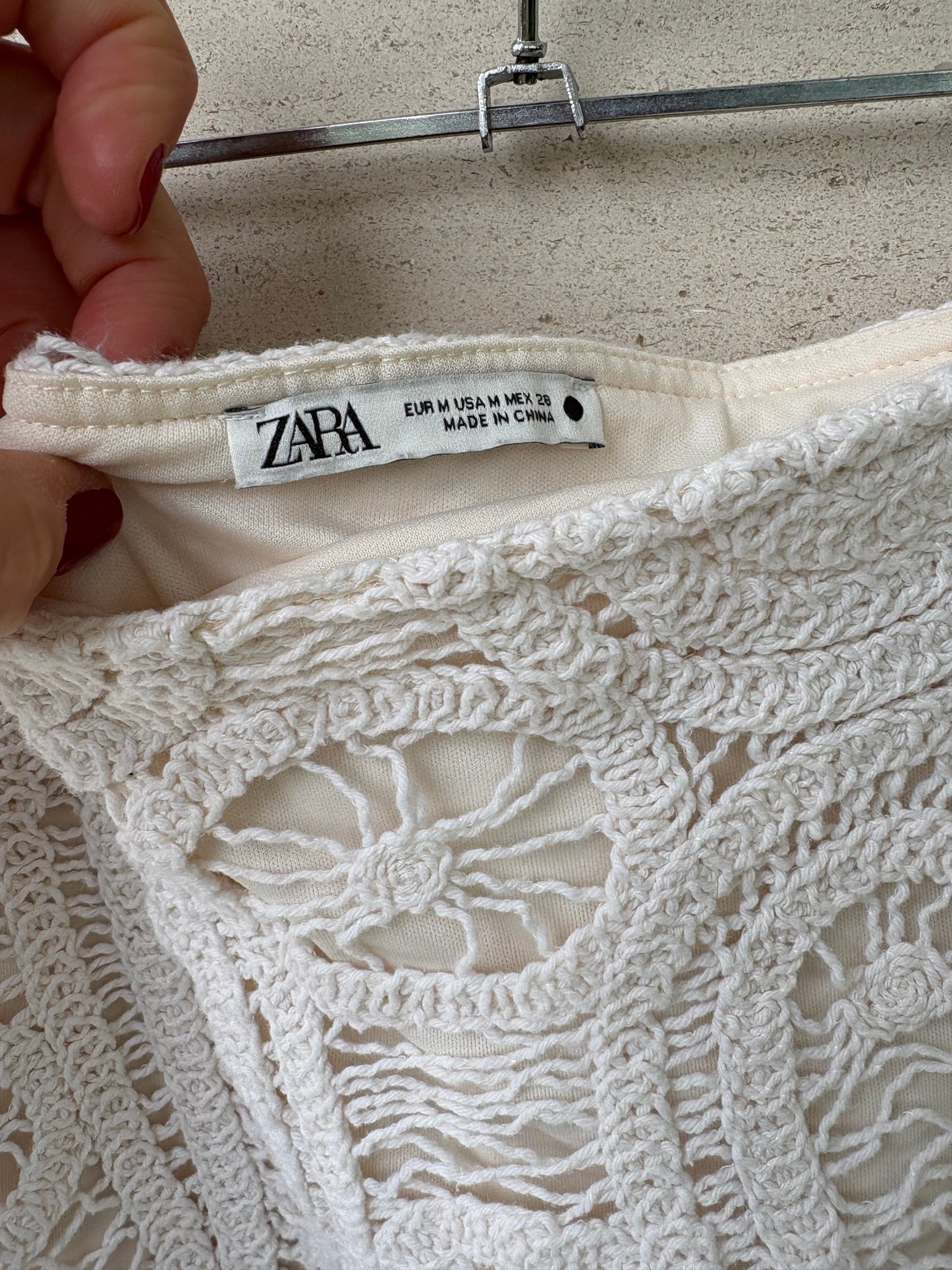 ZARA. Falda crochet asimétrica