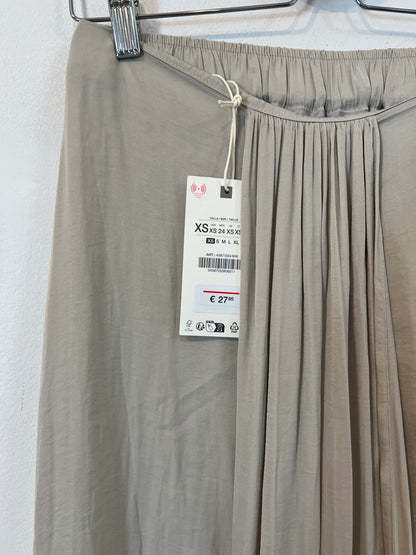 ZARA. Pantalón falda tipo fluida
