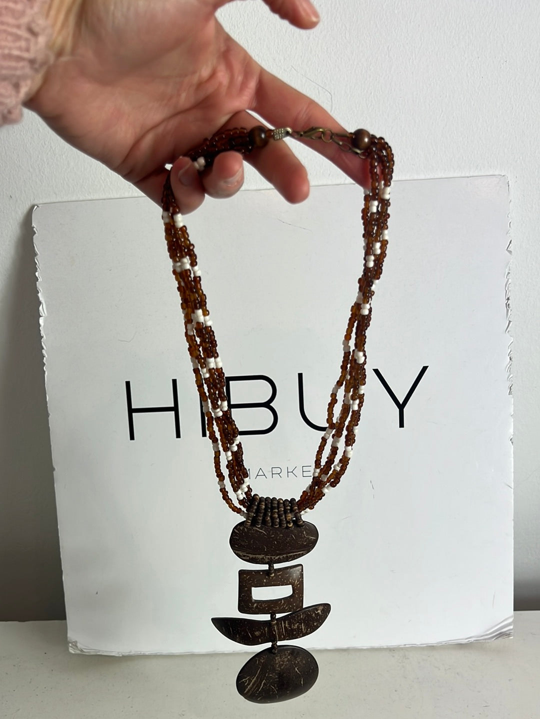 OTHERS. Necklace with coconut details