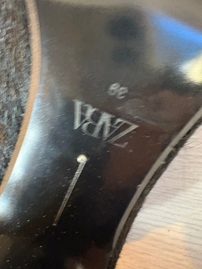 ZARA. Tacones negros textura