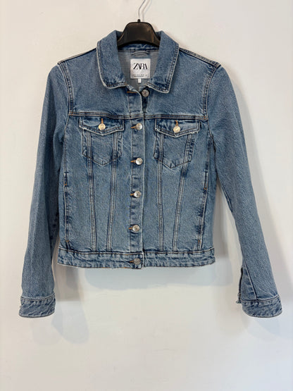 ZARA. Cazadora denim