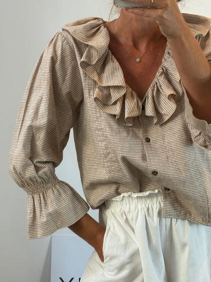 JOSEPHINE. Beige cotton and linen ruffle blouse. T.S.