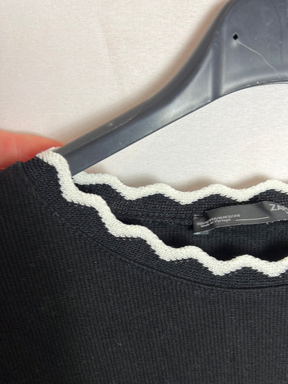 ZARA. Black ribbed top with white detail. TM 