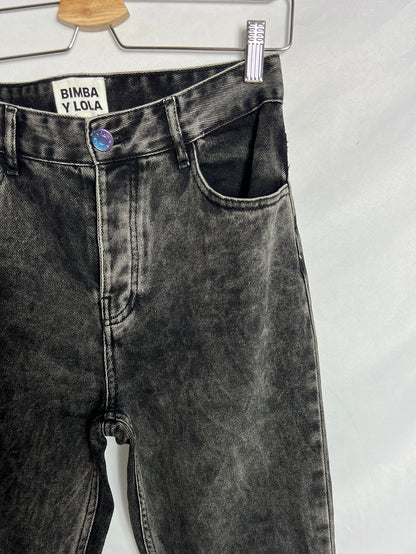 BIMBA Y LOLA. Denim negro efecto desgastado. T 38