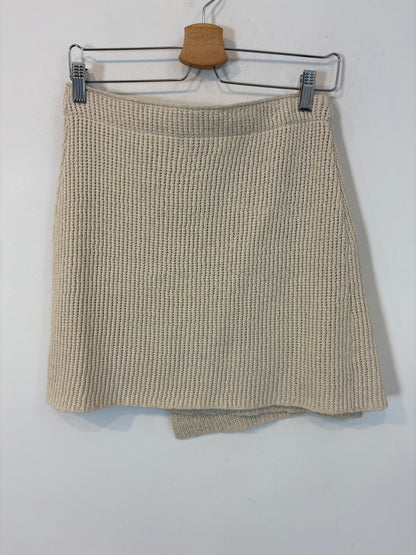 H&amp;M. Beige short skirt with silk. TS
