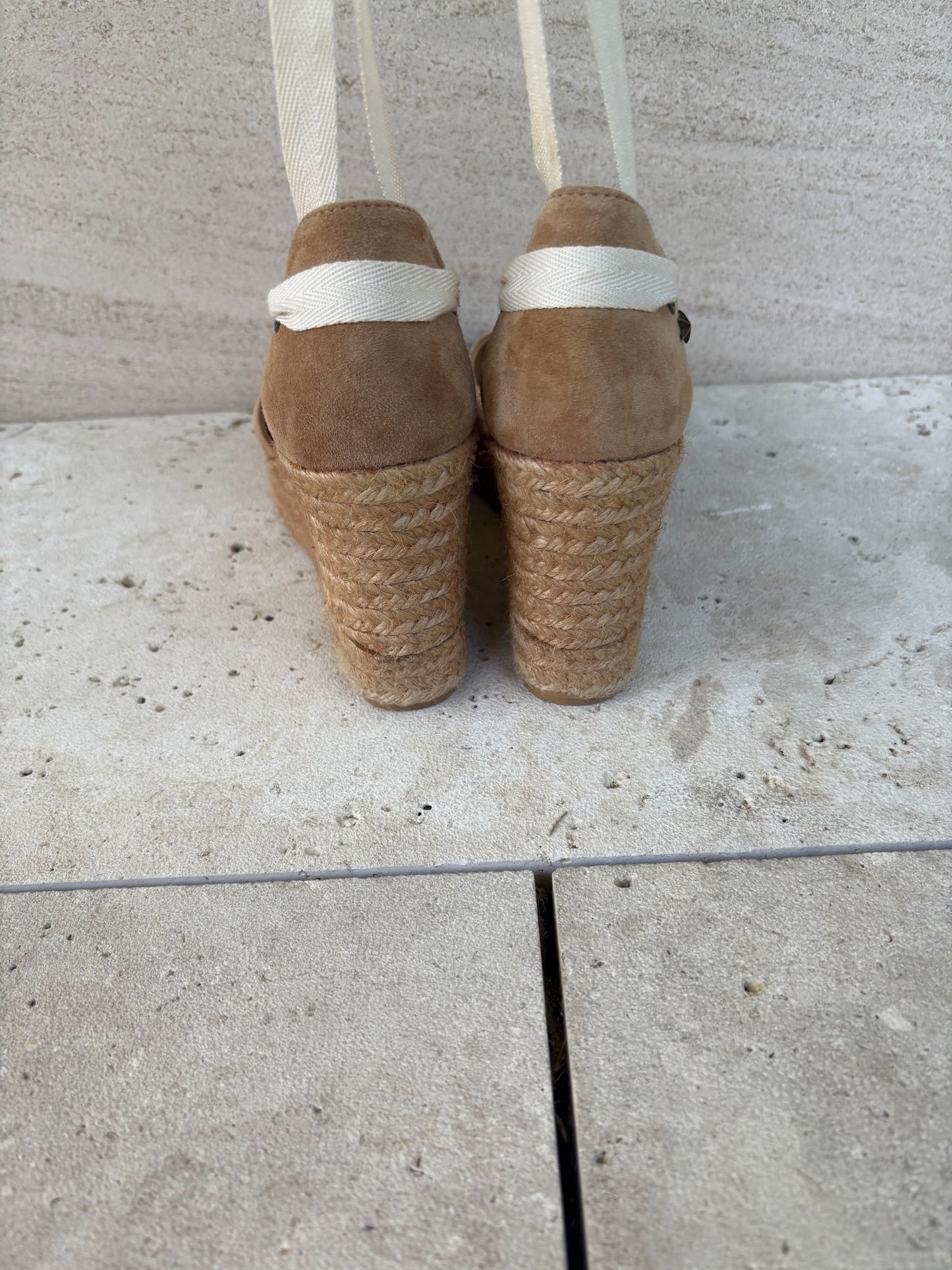 PITUSAS. Cuña alta  beiges. T 39