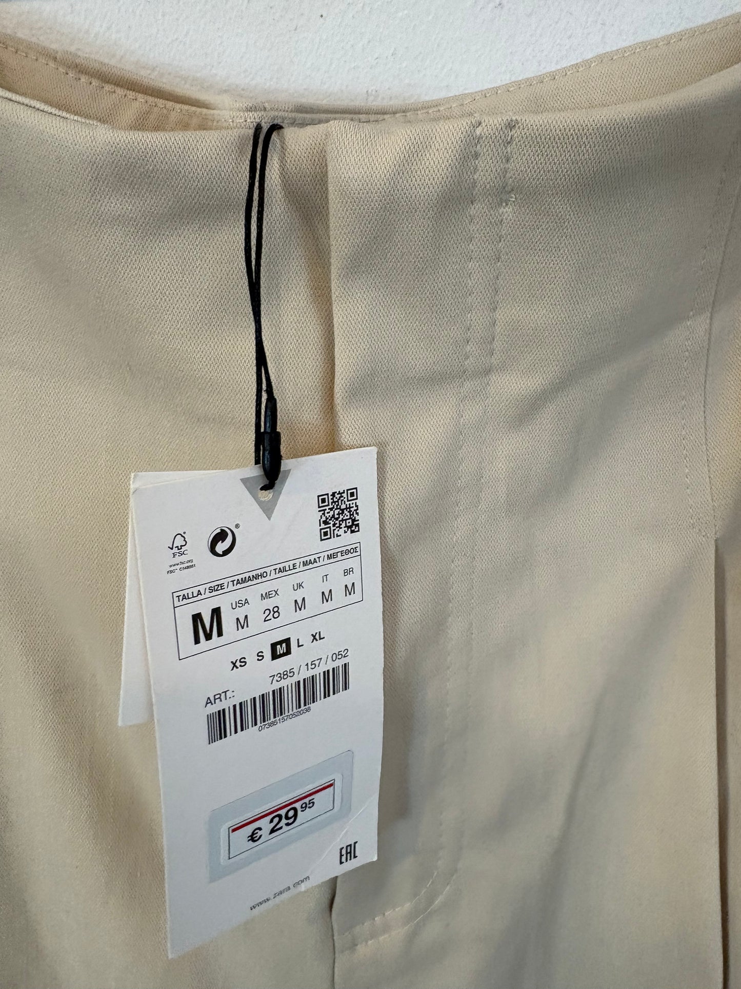 ZARA. Pantalón beige pinzas