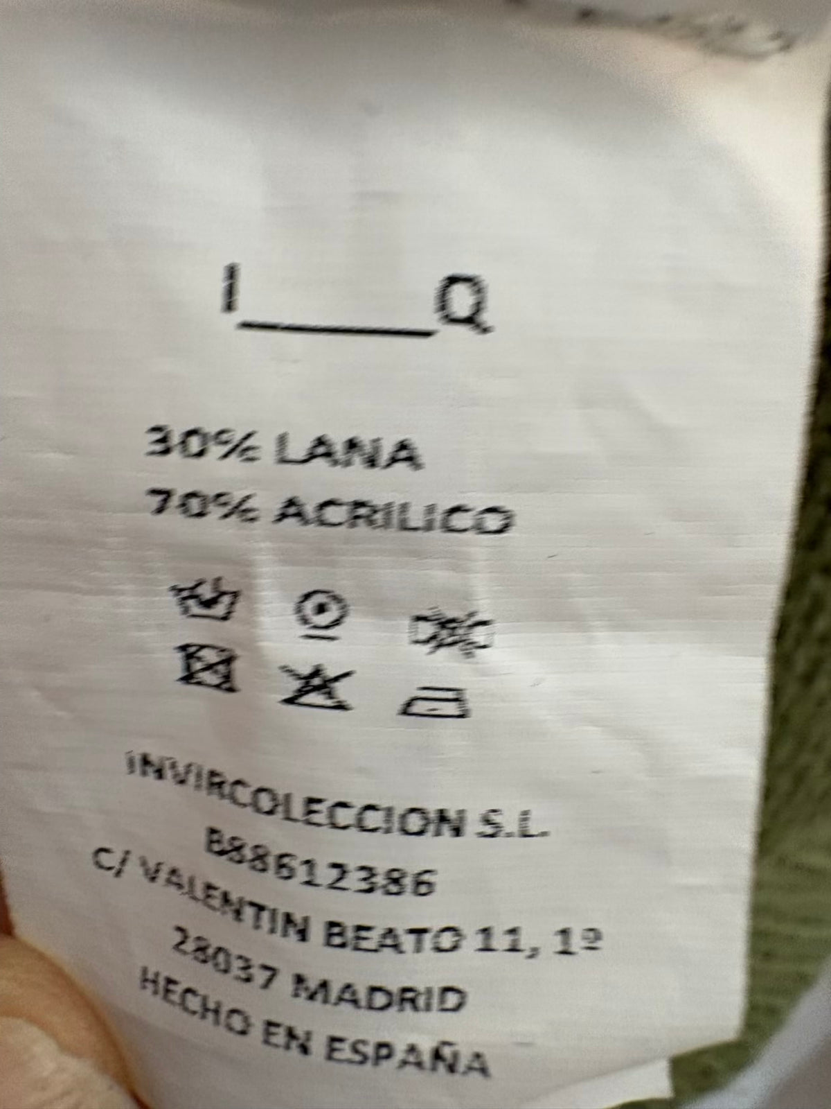 IQ. Jersey verde dibujo con lana