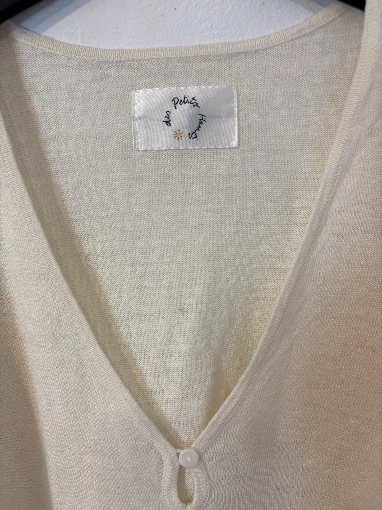 DES PETITS HAUTS. Top lino color crudo