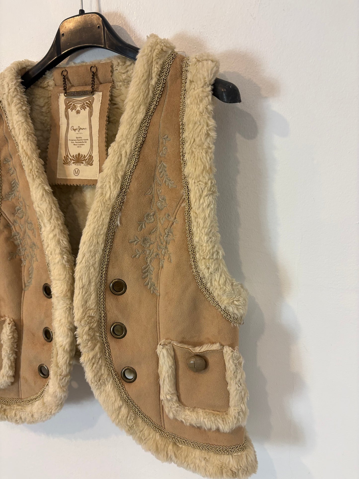 PEPE JEANS. Embroidered faux leather vest. TM