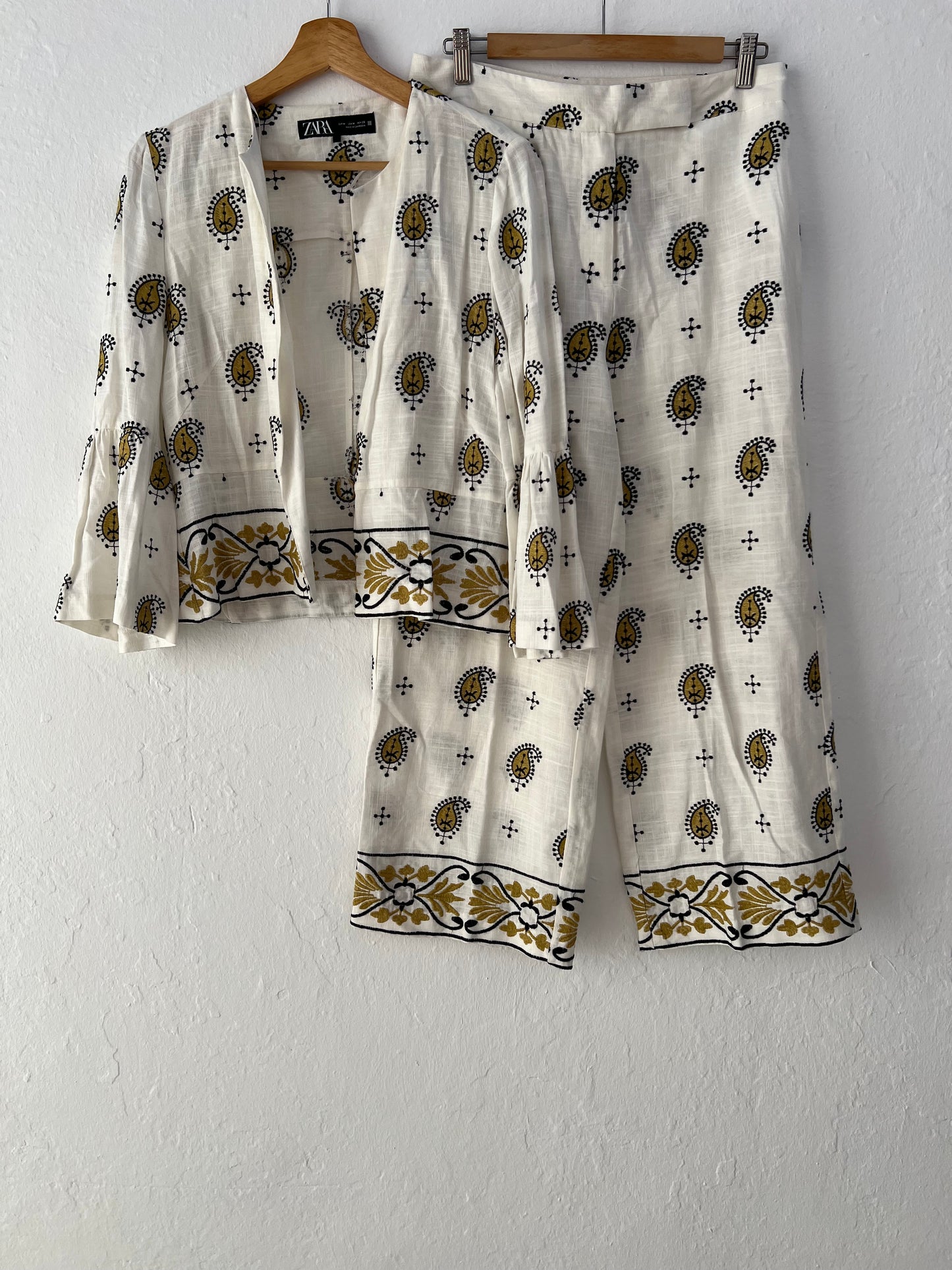 ZARA. White embroidered set TM