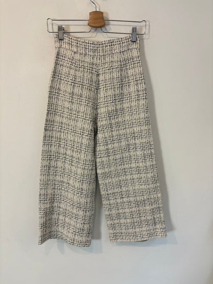 ZARA. Pantalón tweed botones dorados
