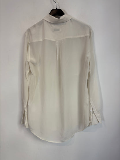 EQUIPMENT. Blusa blanca seda bolsillos