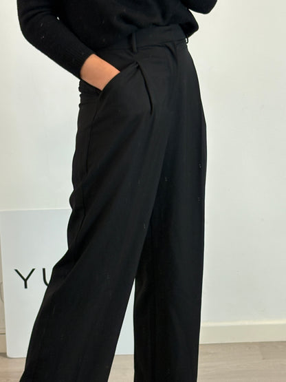 ZARA. Pantalón negro sastre