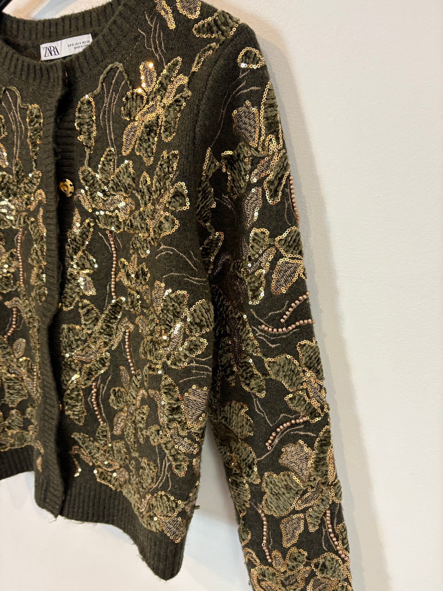 ZARA. Chaqueta punto verde lentejuelas