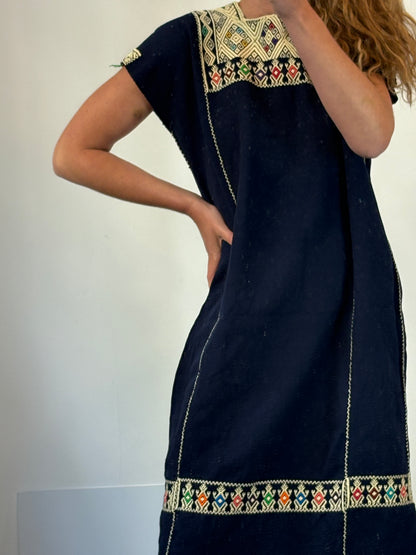 VESTIDO AZUL BORDADO