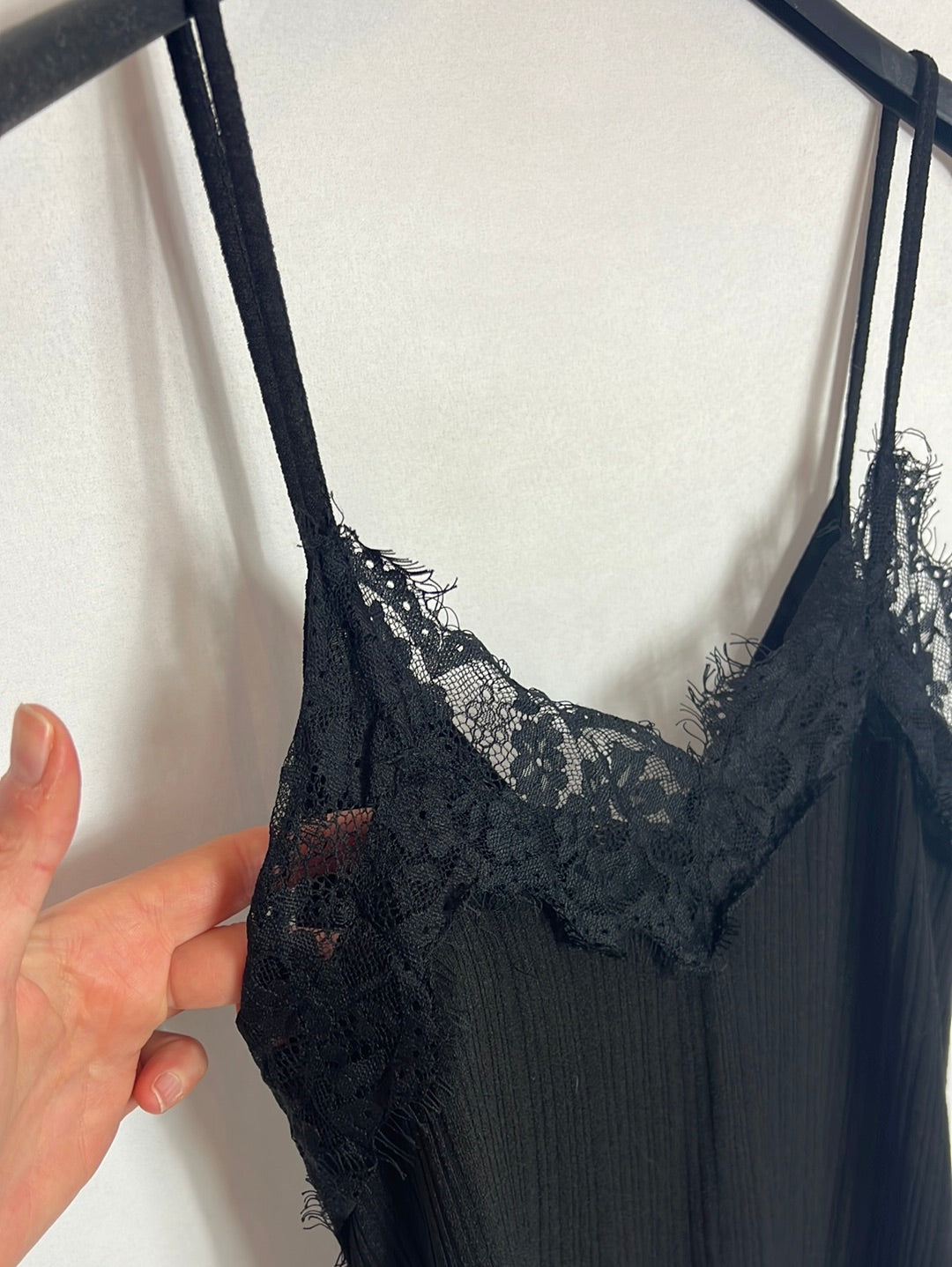 ZARA. Top negro textura y encaje. T S