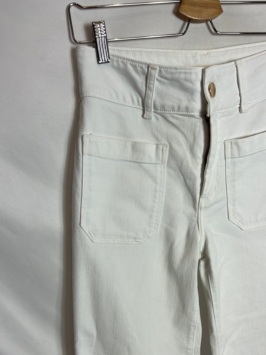 MASSCOB. Pantalón blanco pata ancha bolsillos. T 34